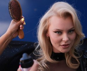 What is Frizzy Hair_Know the Signs to Help Tame Frizz